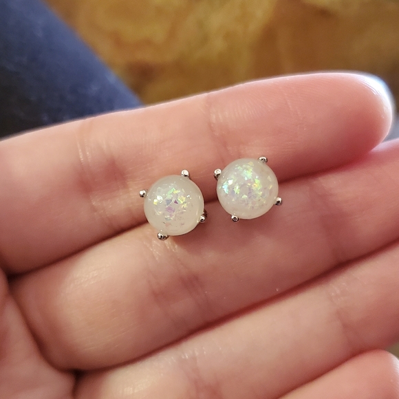 NWOT 8mm White Triplet Opal Stud Earrings - Picture 12 of 16